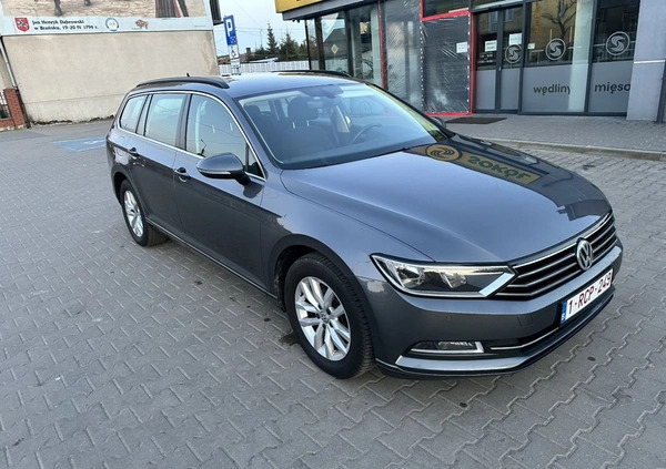 Volkswagen Passat cena 49500 przebieg: 230000, rok produkcji 2016 z Brańsk małe 56